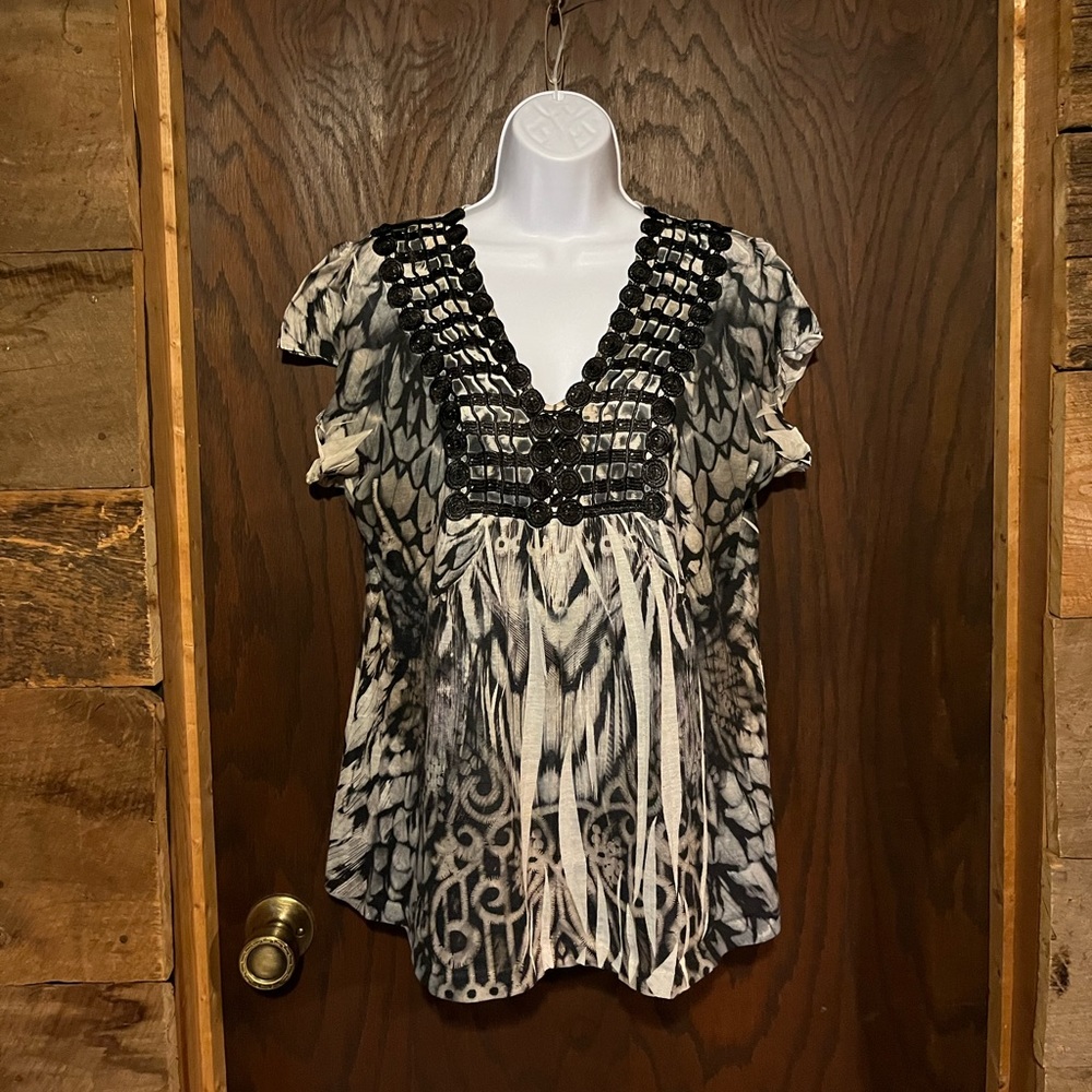 APT 9 Black, cream and grey cap sleeved v-neck blouse-Size XL